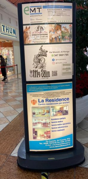 eMondoTech sul totem nel Centro Commerciale la Fattoria eMondoTech sul totem nel Centro Commerciale la Fattoria